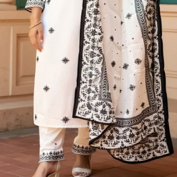 Shivansh Creations White Embroidered Kurta Set with Trousers & Dupatta – S–2XL - Picture 6 of 7